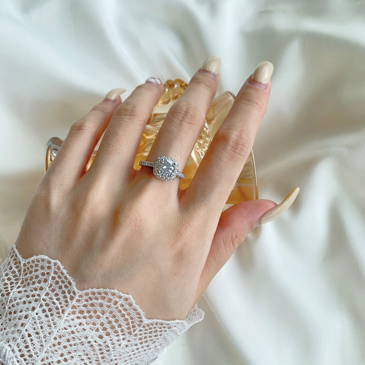 [Violet JW]Dazzling Resplendent Round Cut Wedding Ring