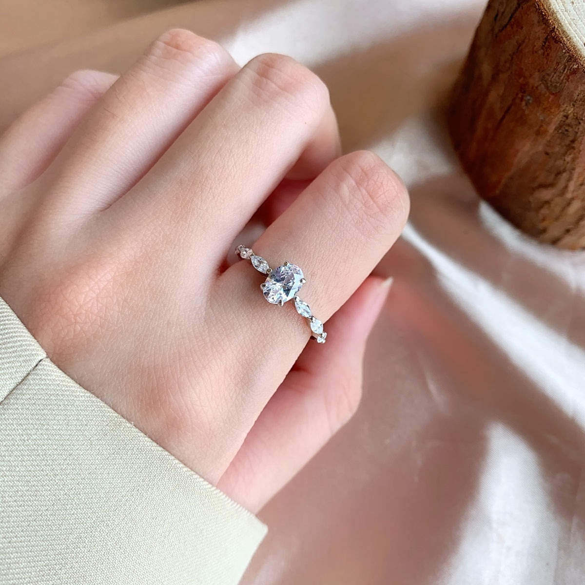 [Violet JW]0.75 Carat Luxurious Vibrant Elongated Cushion Cut Daily Ring