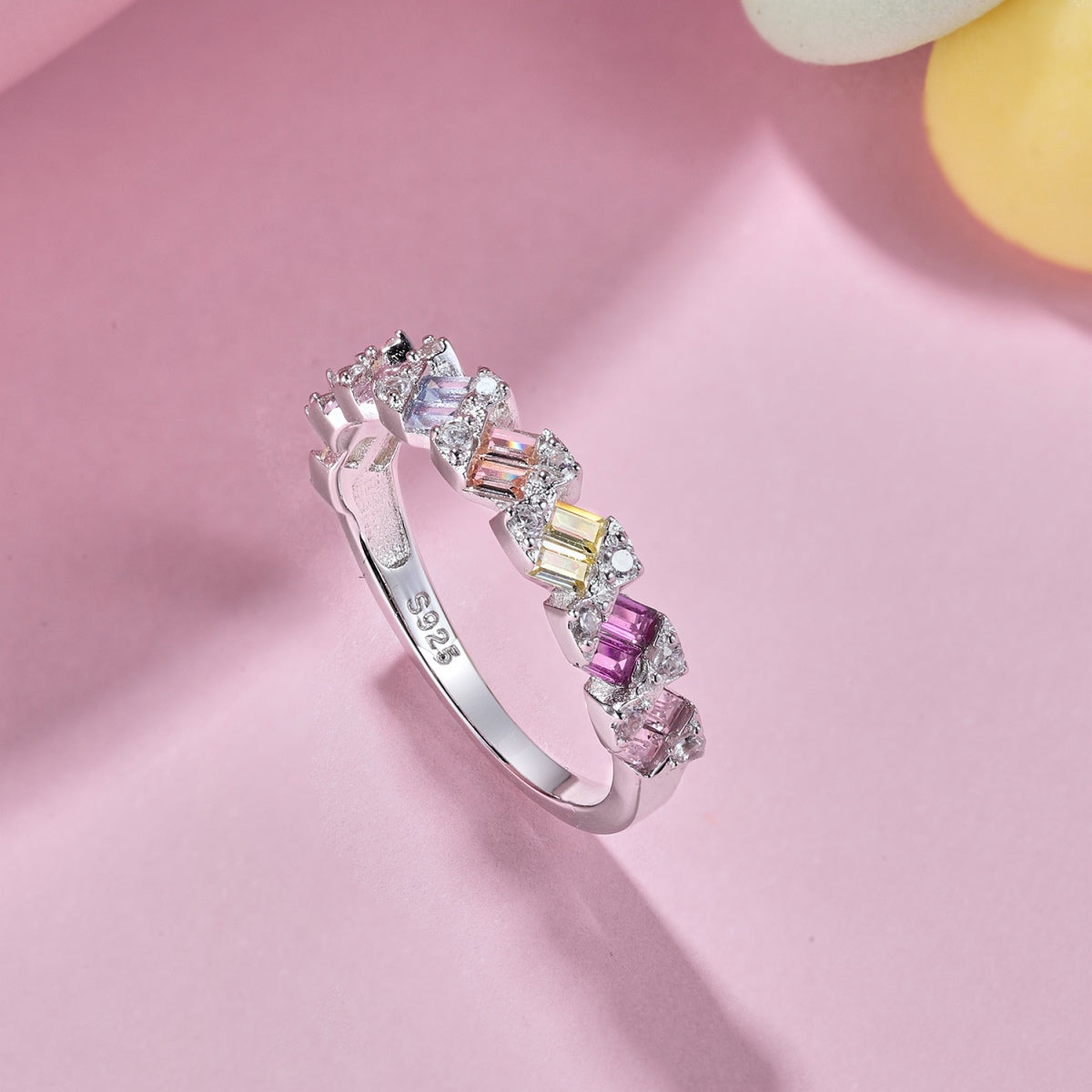 [Violet JW]Delicate Vibrant Emerald Cut Daily Ring
