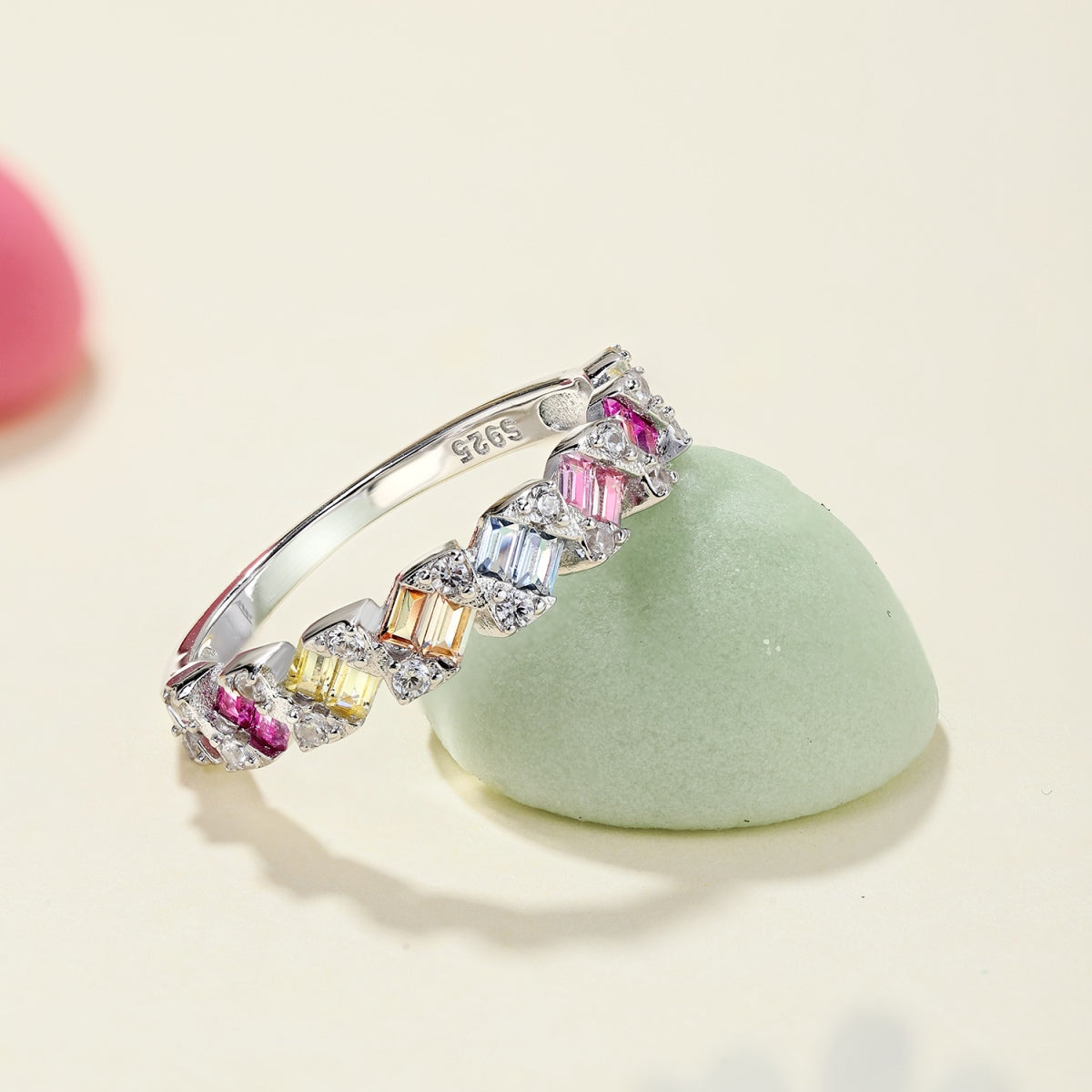 [Violet JW]Delicate Vibrant Emerald Cut Daily Ring