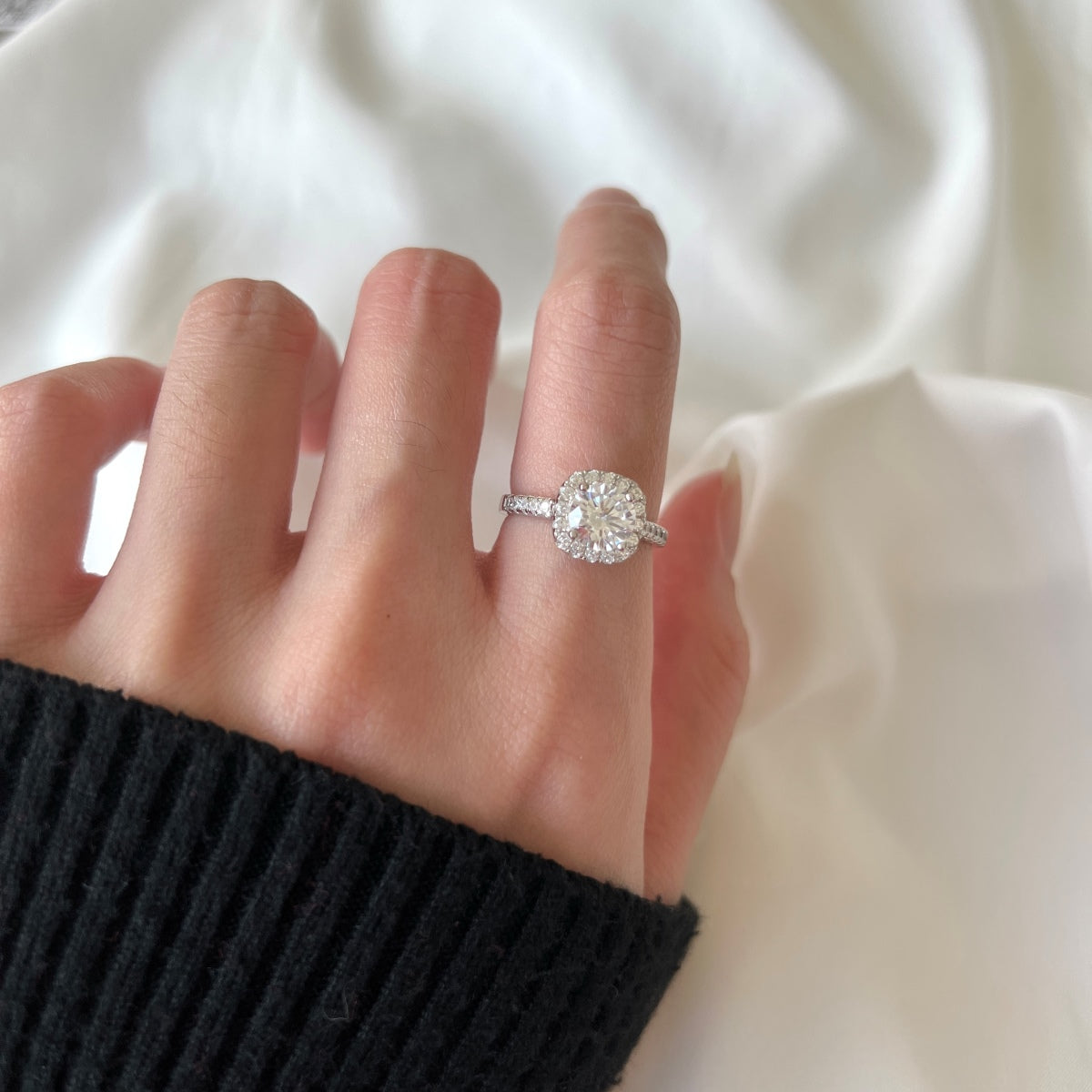 [Violet JW]Dazzling Resplendent Round Cut Wedding Ring