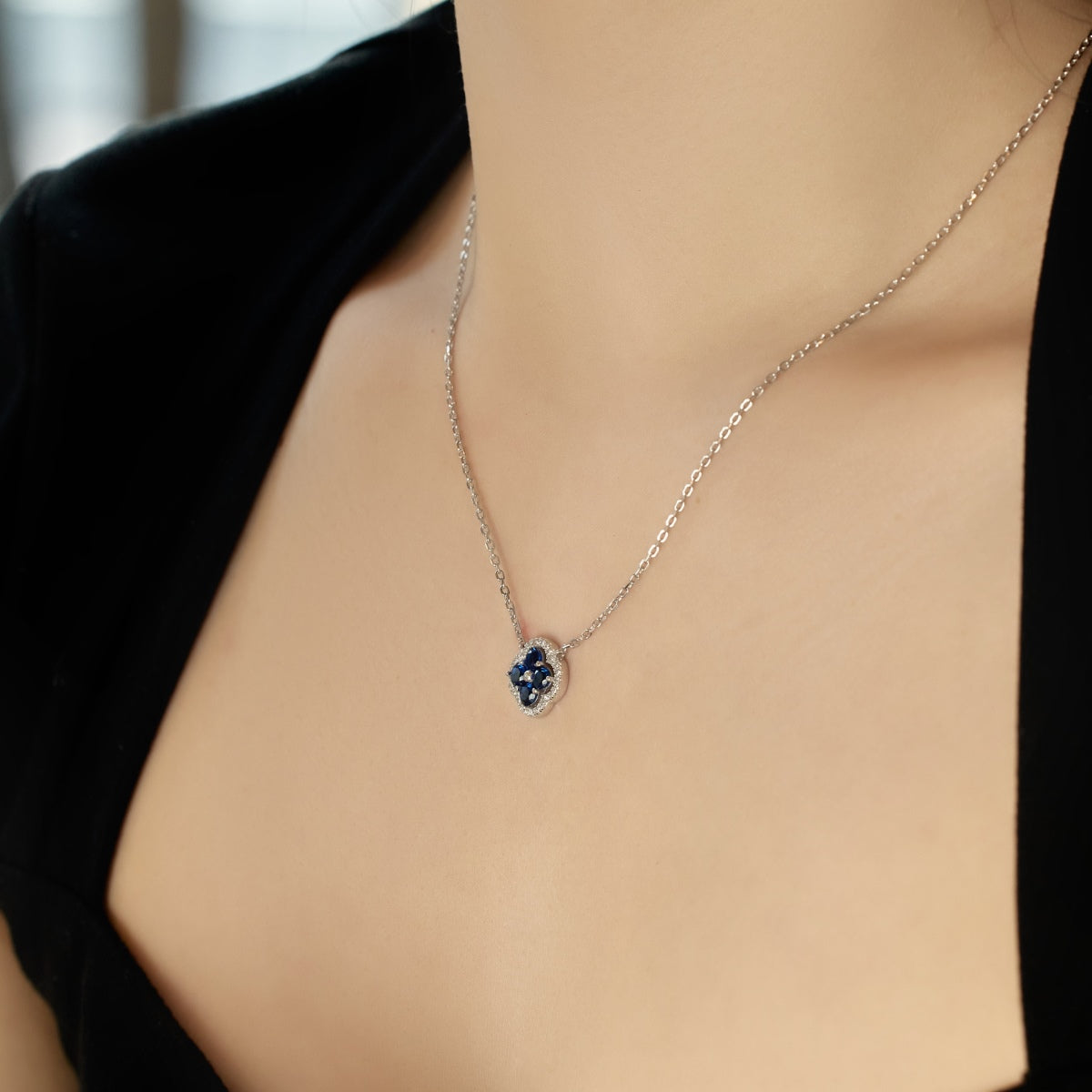[Violet JW]Exquisite Necklace With Four-Leaf Clover Flower Design