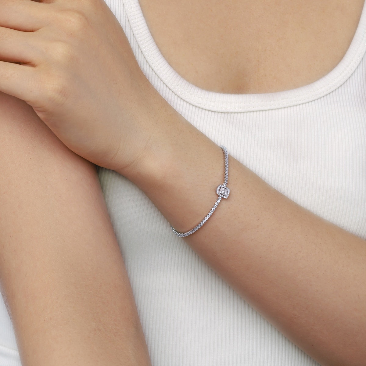 [Violet JW]Luxurious Dazzling Square Shape Banquet Bracelet