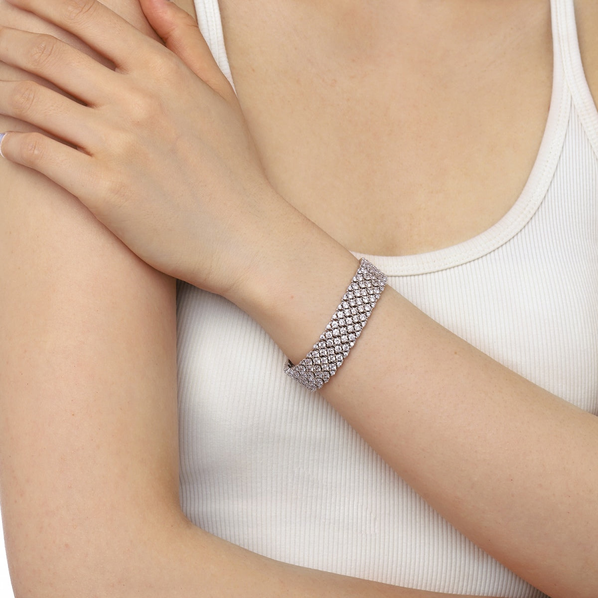[Violet JW]Ornate Elegant Round Cut Party Bracelet