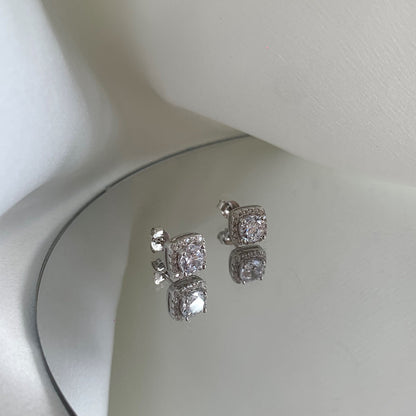 [Violet JW]Classic Round Center Stone Stud Earrings