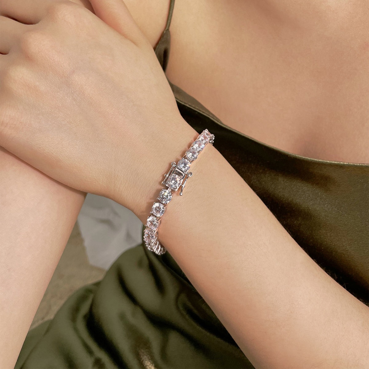 [Violet JW]0.75 Carat Dazzling Round Cut Wedding Bracelet