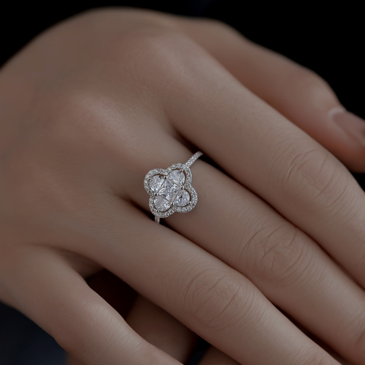 [Violet JW]Luxurious Eternity Flower Shape Banquet Ring