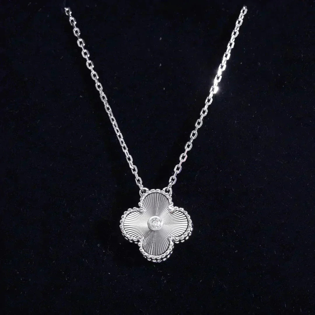 [Violet JW]CLOVER  15MM DIAMOND LASER NECKLACE SILVER