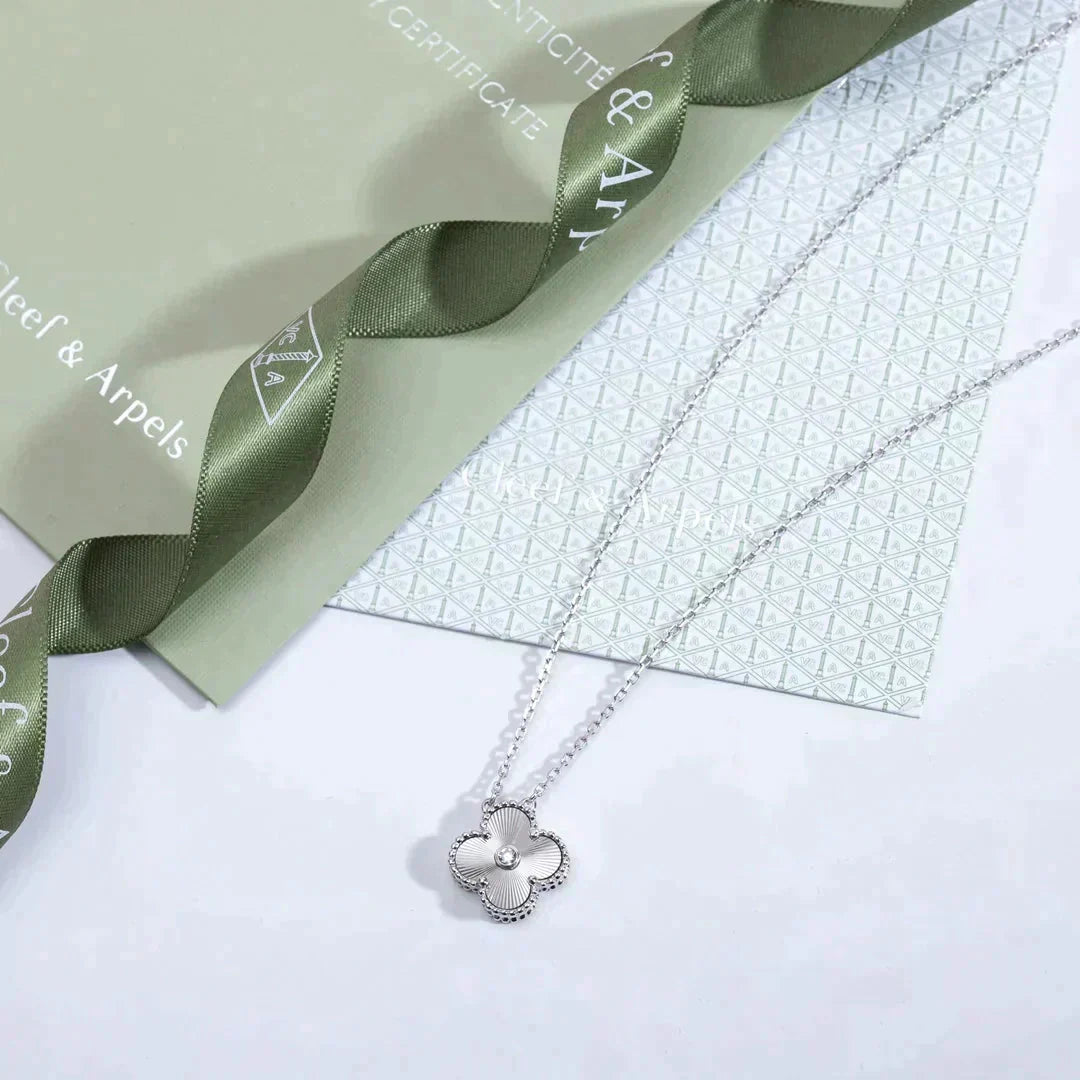 [Violet JW]CLOVER  15MM DIAMOND LASER NECKLACE SILVER