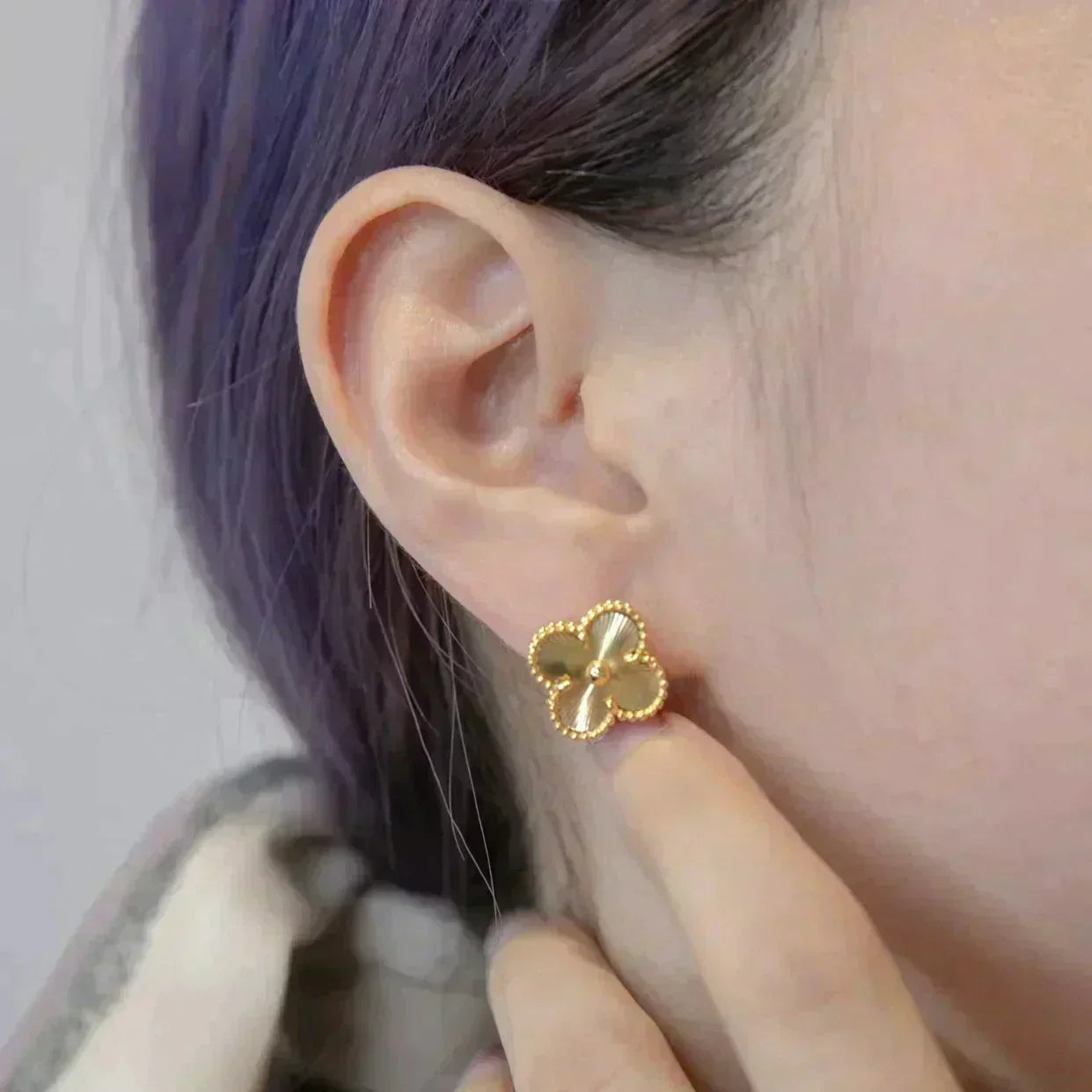 [Violet JW]CLOVER MEDIUM 1 MOTIFS LASER EARRINGS
