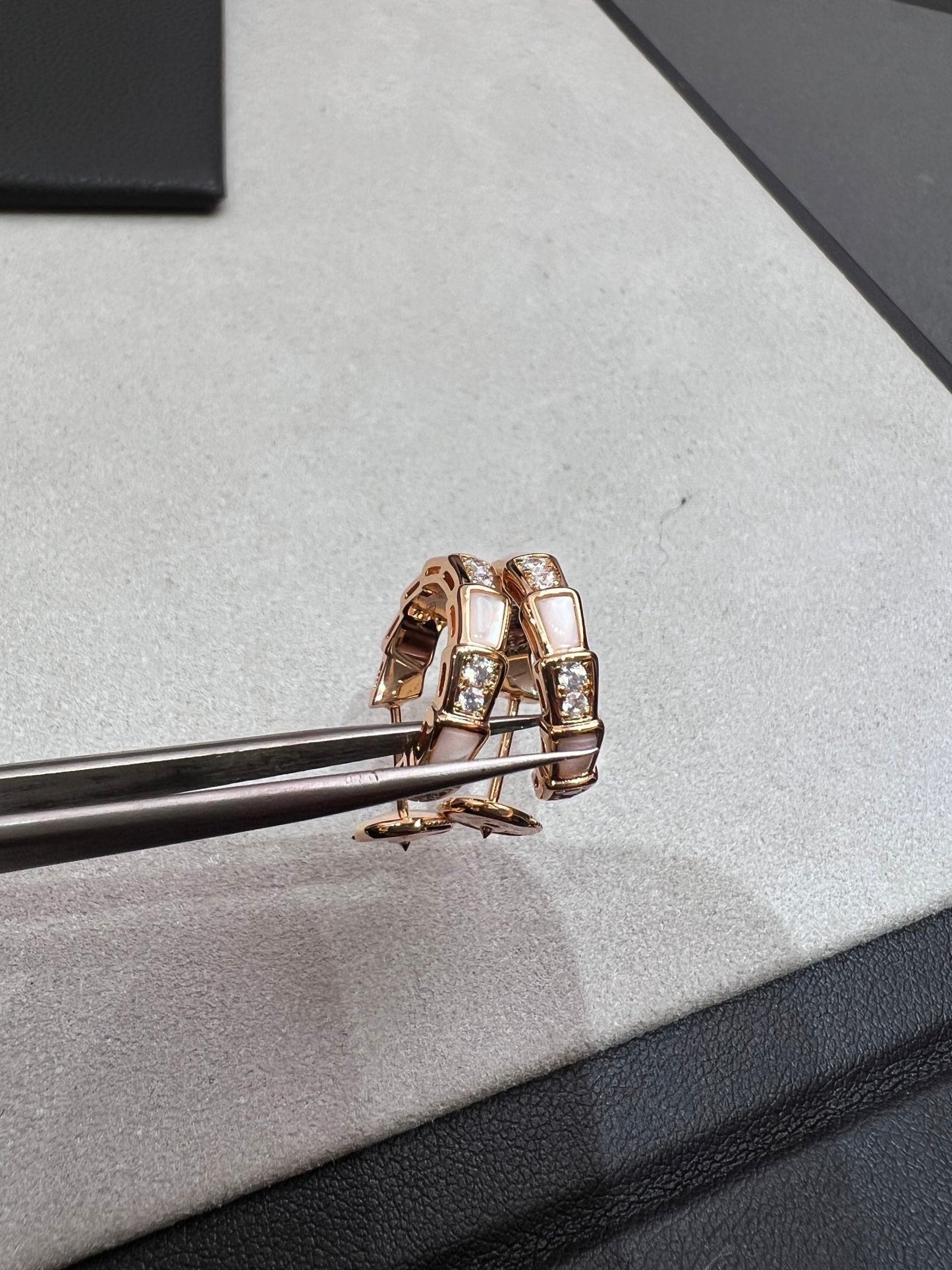 [Violet JW]SERPENTI MOP PINK GOLD EARRINGS