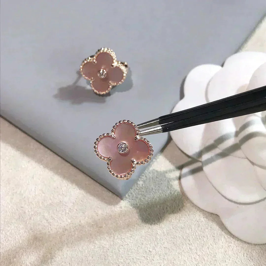 [Violet JW]CLOVER MEDIUM 1 MOTIFS  PINK MOP DIAMOND EARRINGS