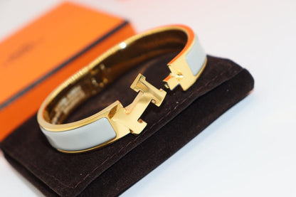 [Violet JW]H LIGHT BLUE BRACELET