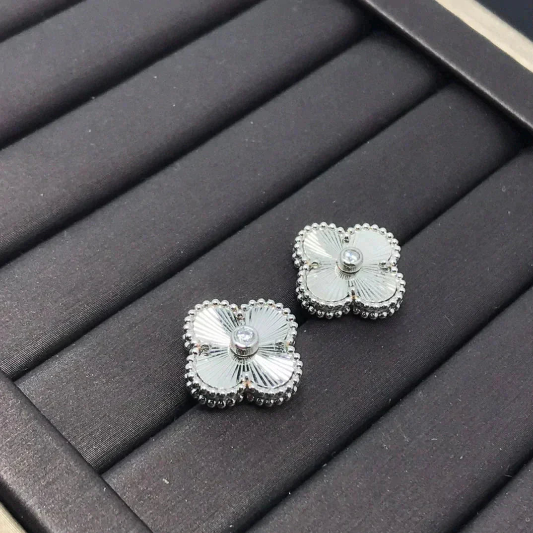 [Violet JW]CLOVER MINI 9.5MM LASER EARRINGS