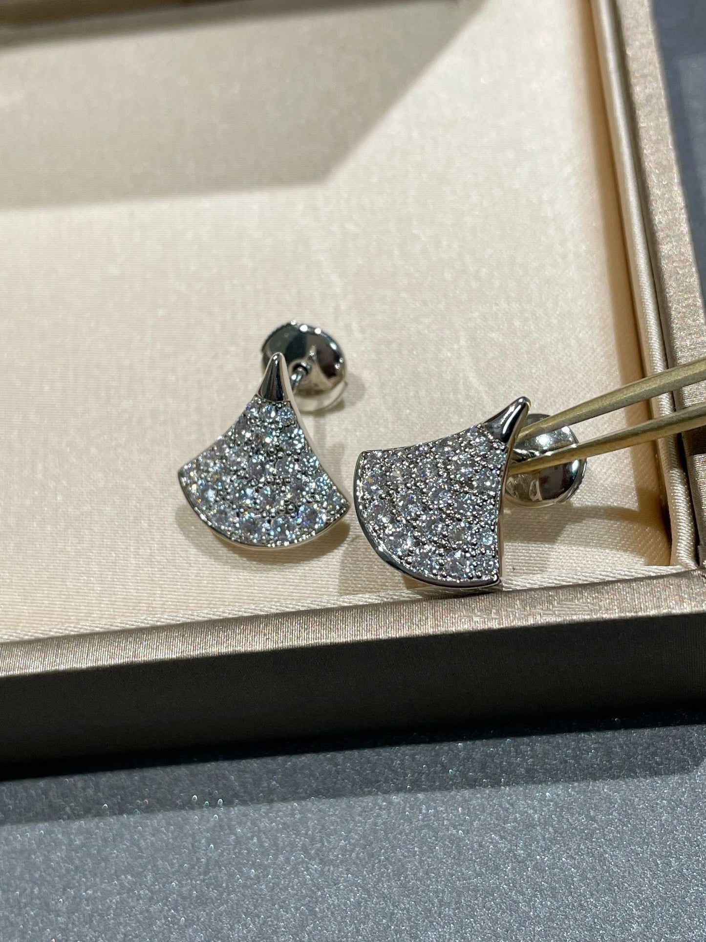[Violet JW]DREAM STUD EARRINGS DIAMOND
