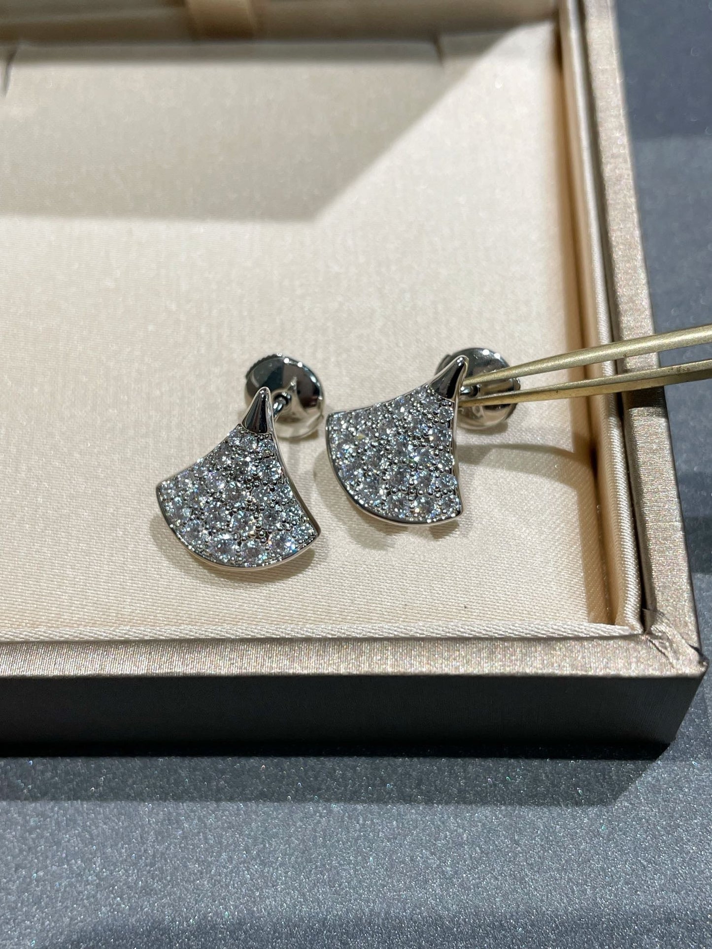 [Violet JW]DREAM STUD EARRINGS DIAMOND