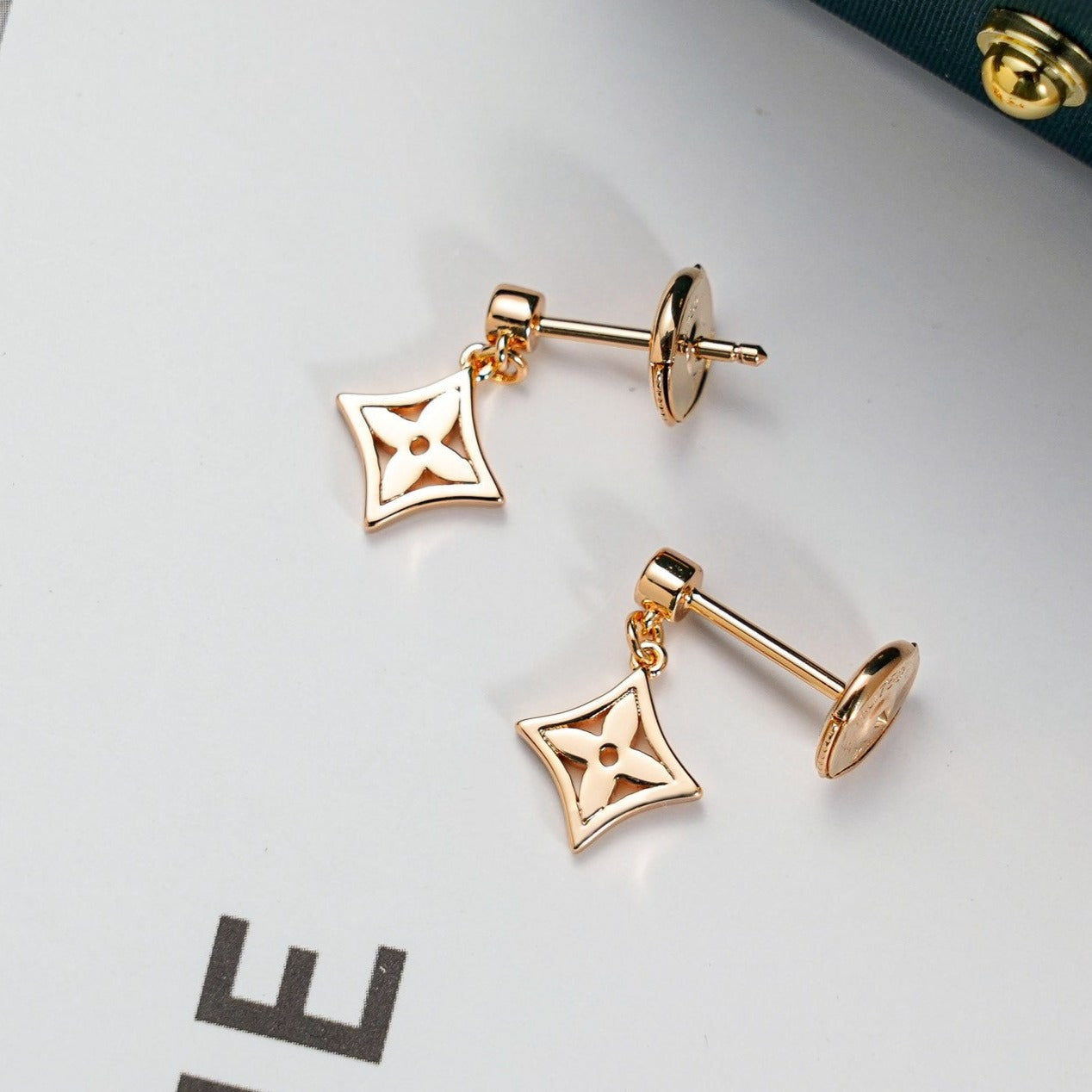[Violet JW]STAR EARRINGS GOLD