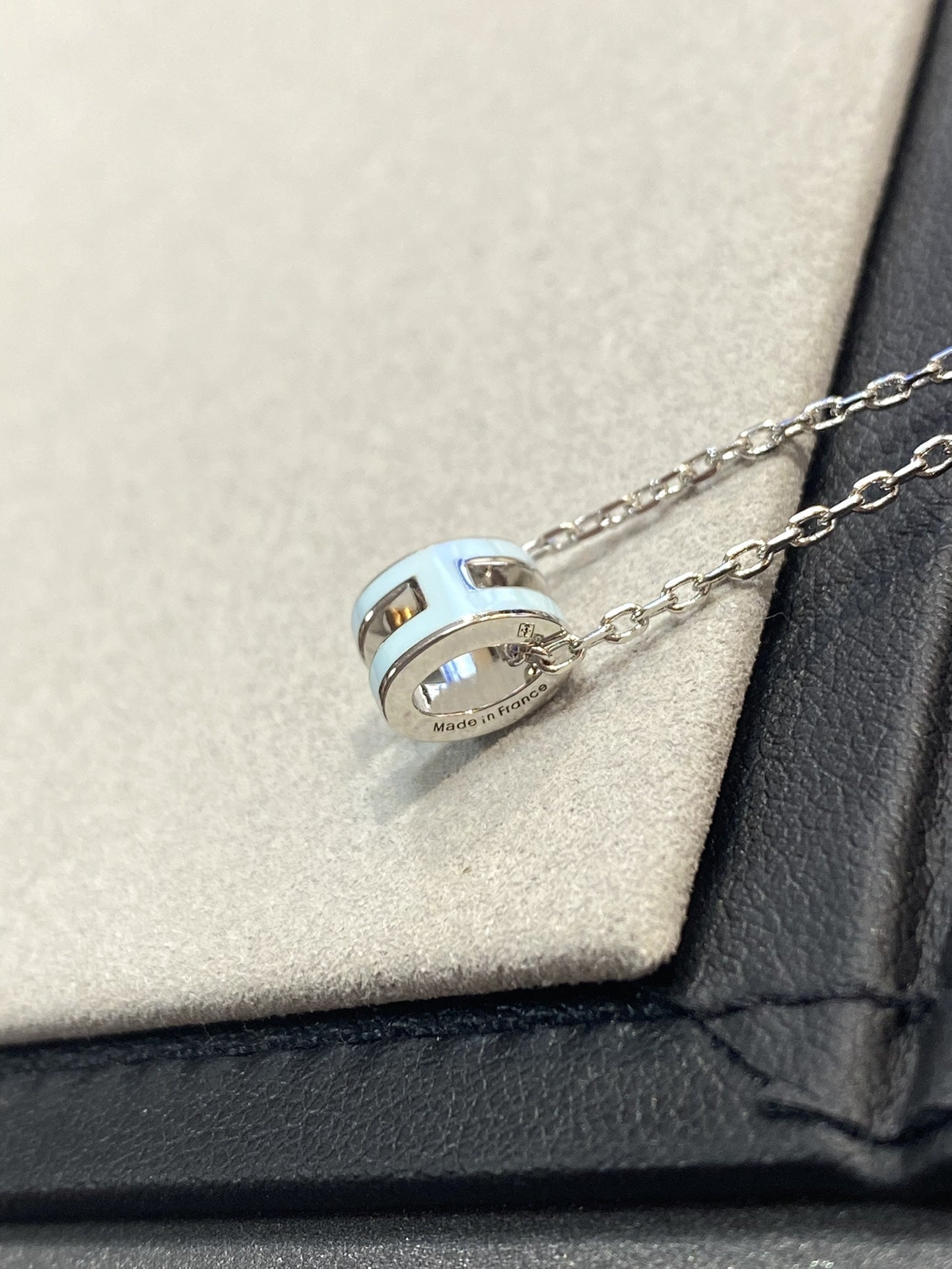 [Violet JW]POP H LIGHT BLUE NECKLACE