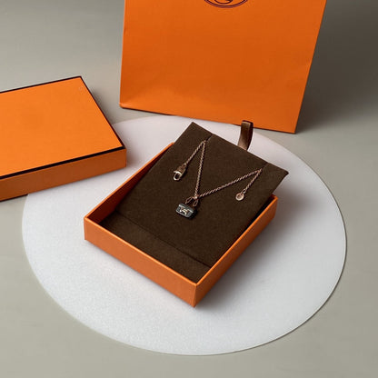 [Violet JW]CONSTANCE BLACK PEDANT PINK GOLD NECKLACE