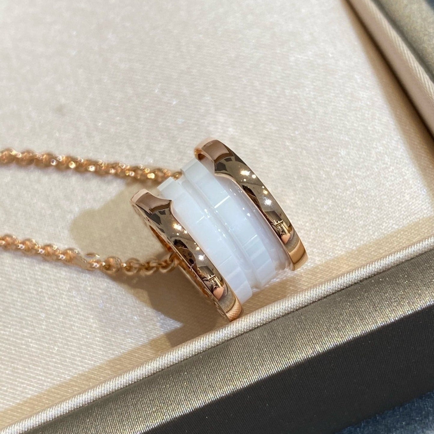 [Violet JW]ZERO 1 WHITE CERAMIC PINK GOLD NECKLACE