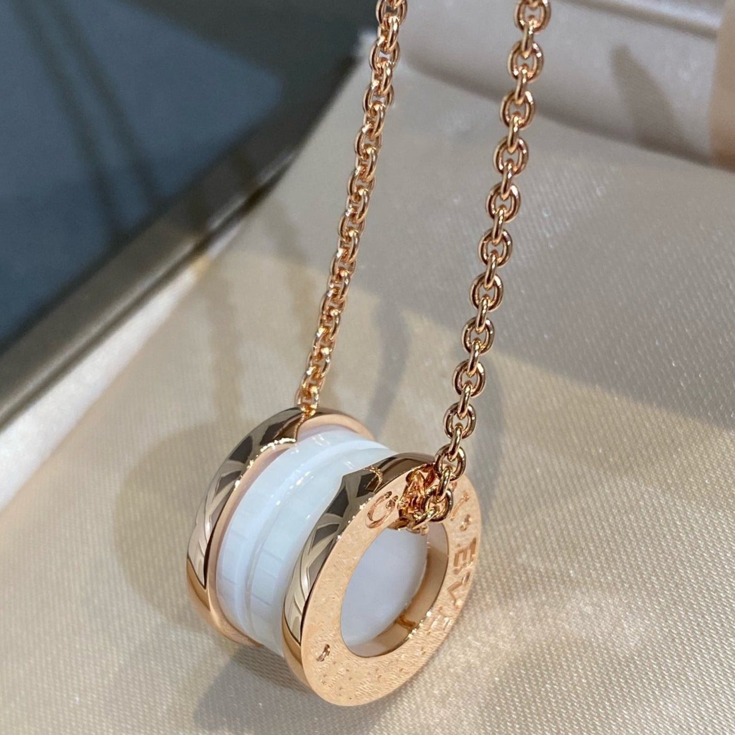 [Violet JW]ZERO 1 WHITE CERAMIC PINK GOLD NECKLACE