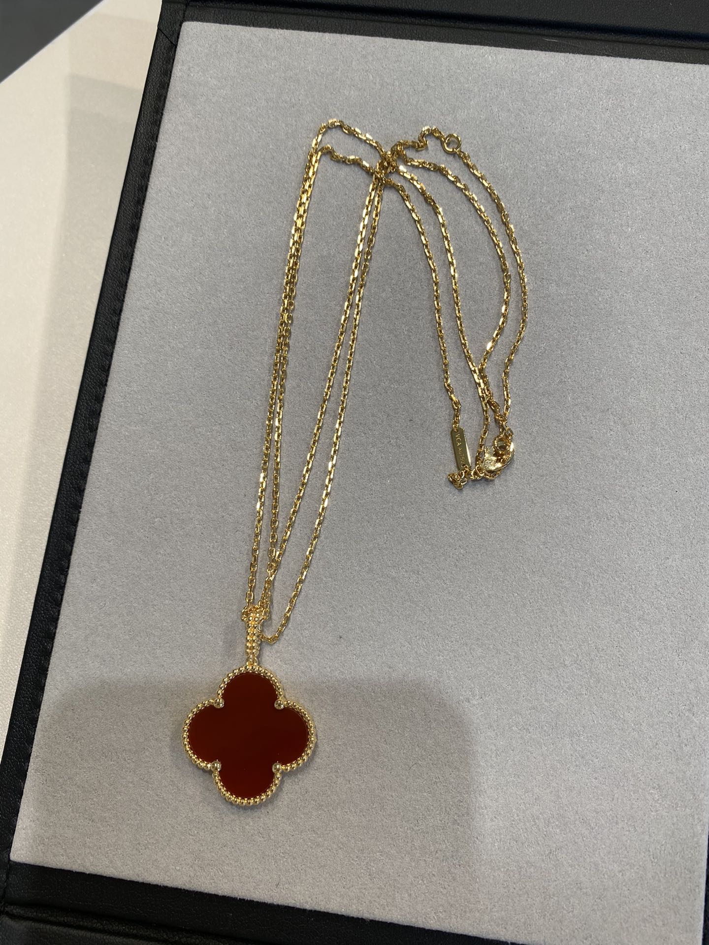 [Violet JW]CLOVER 25MM NECKLACE GOLD CARNELIAN