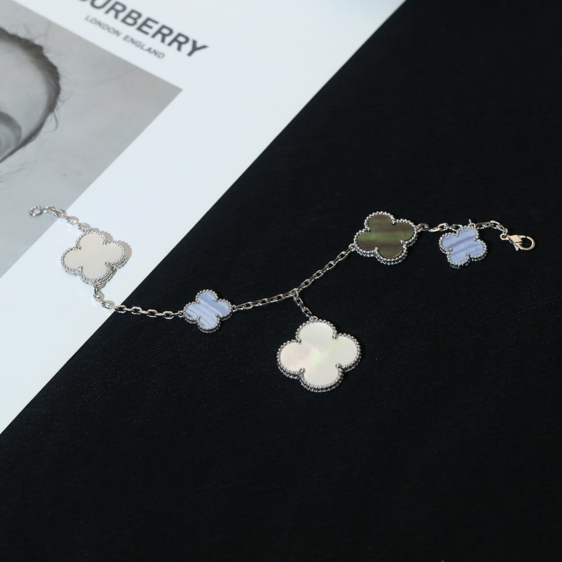 [Violet JW]CLOVER BRACELET 5 MOTIFS MOP CHALCEDONY SILVER