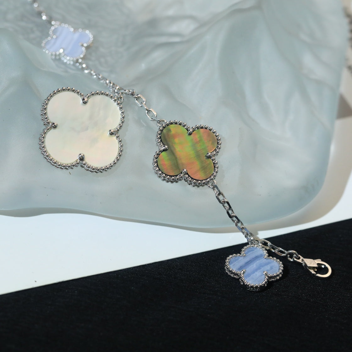 [Violet JW]CLOVER BRACELET 5 MOTIFS MOP CHALCEDONY SILVER