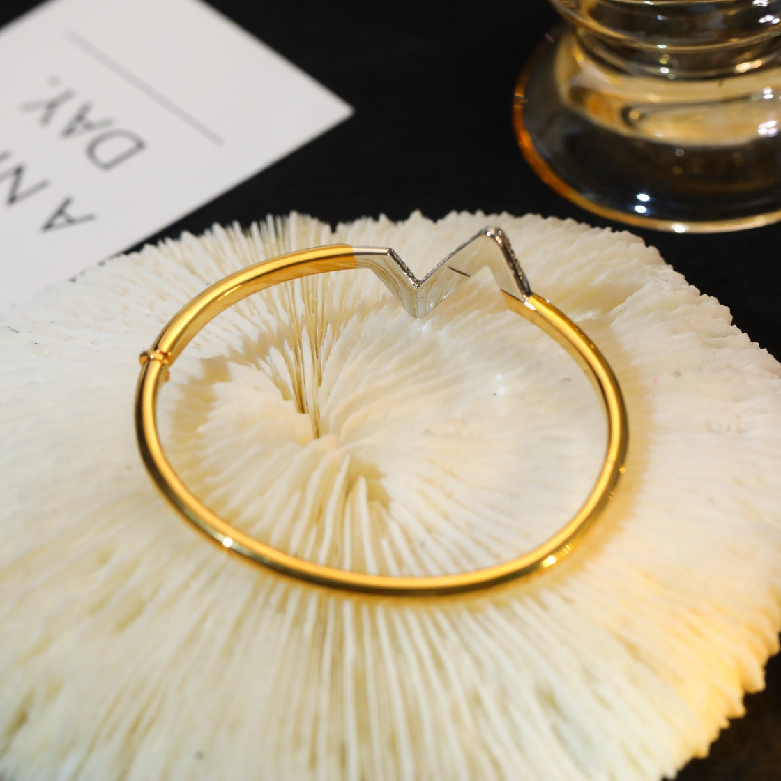 [Violet JW]VOLTE UPSITE DOWN GOLD DIAMOND BRACELET