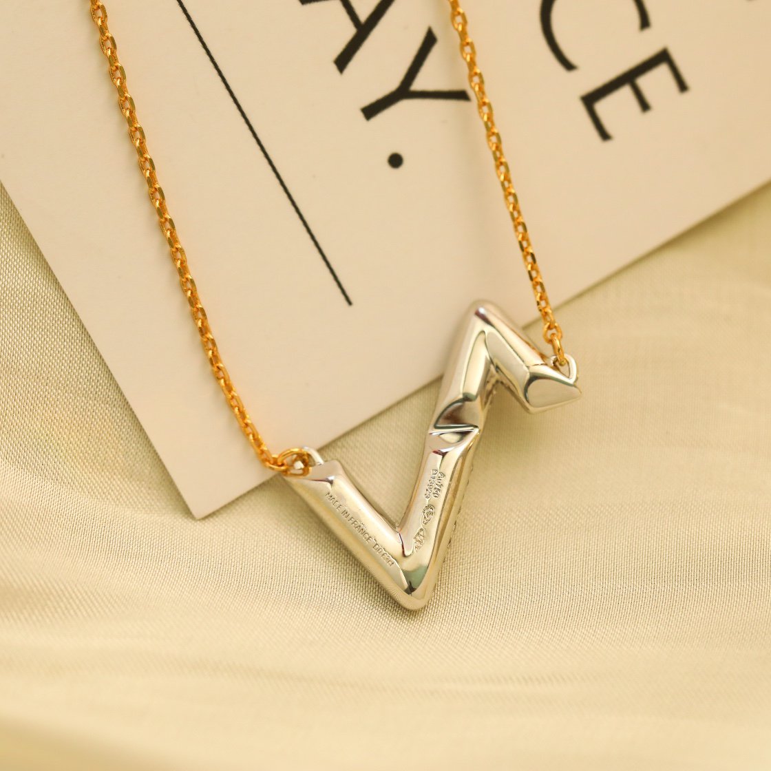 [Violet JW]VOLT SILVER DIAMOND PEDANT NECKLACE