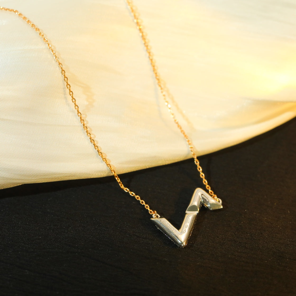 [Violet JW]VOLT SILVER DIAMOND PEDANT NECKLACE