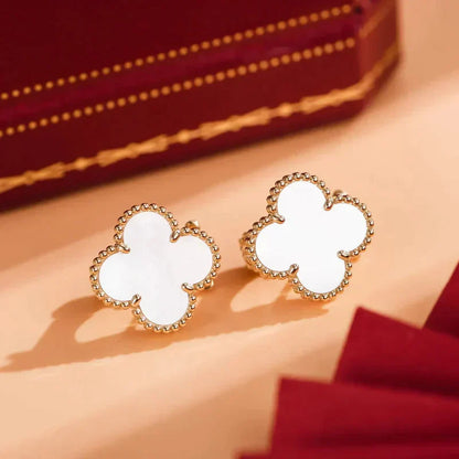 [Violet JW]CLOVER MEDIUM 1 MOTIFS  WHITE MOP STUD EARRINGS