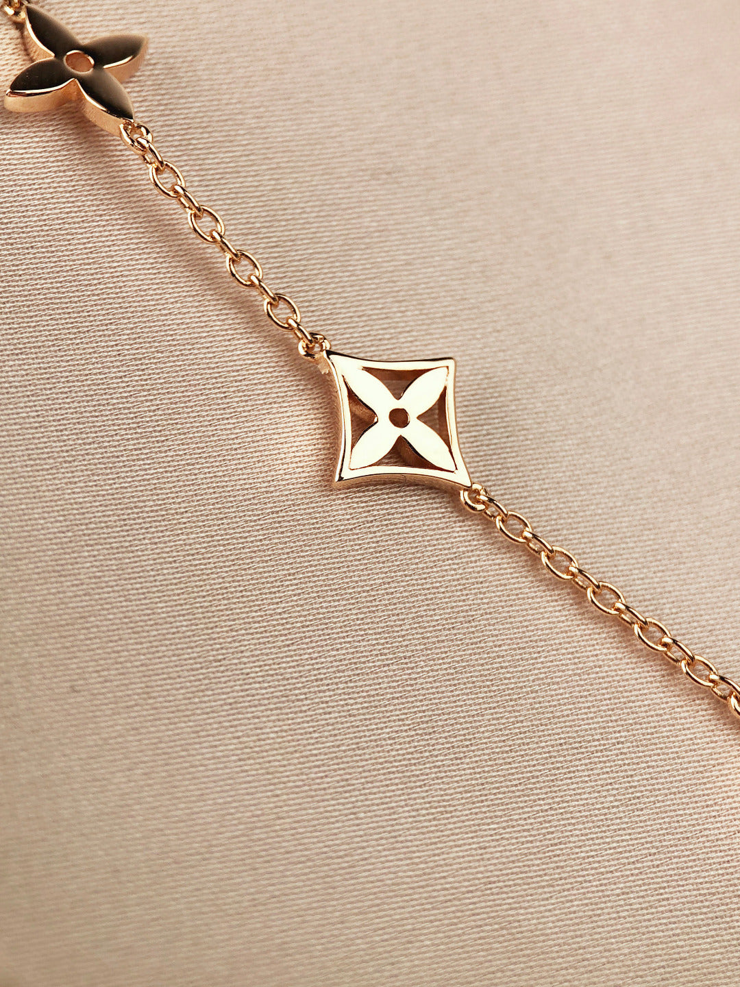 [Violet JW]STAR AND SUN 7 MOTIFS GOLD BRACELET