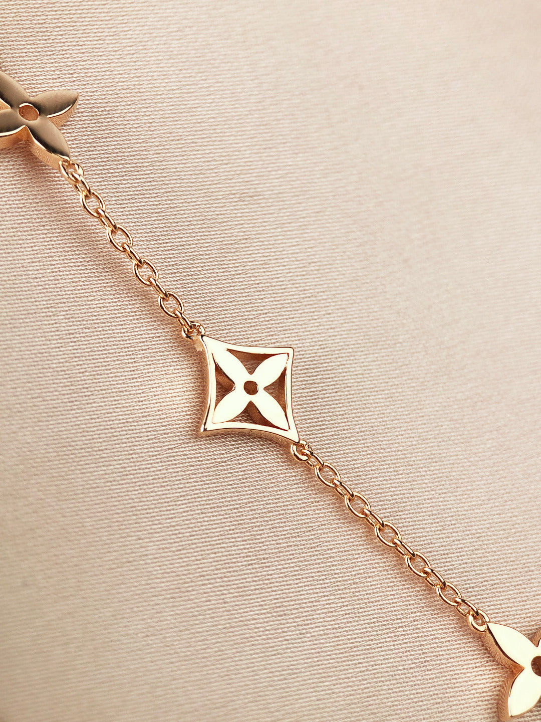 [Violet JW]STAR AND SUN 7 MOTIFS GOLD BRACELET