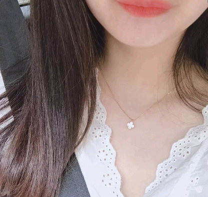 [Violet JW]CLOVER MINI 9.5MM WHITE MOTHER-OF-PEARL NECKLACE