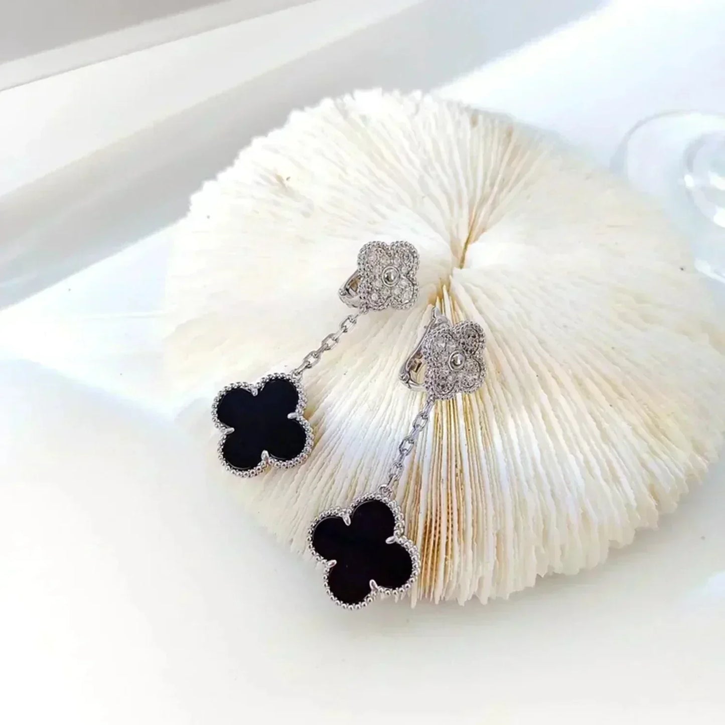 [Violet JW]CLOVER 2 MOTIFS  DIAMOND ONYX EARRINGS SILVER