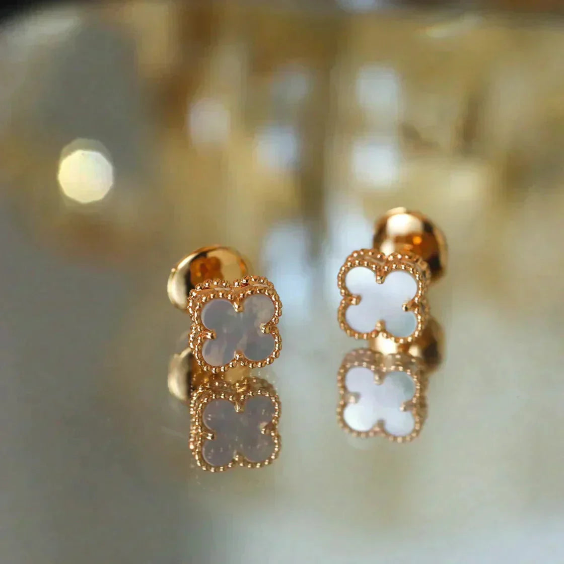 [Violet JW]CLOVER MINI 9.5MM WHITE MOP EARRINGS