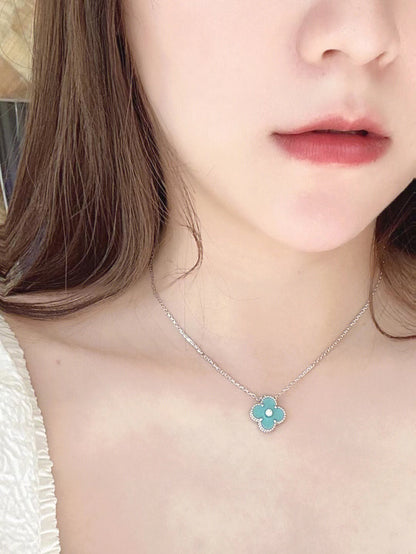 [Violet JW]CLOVER 1 DIAMOND LIGHT BLUE SILVER NECKLACE