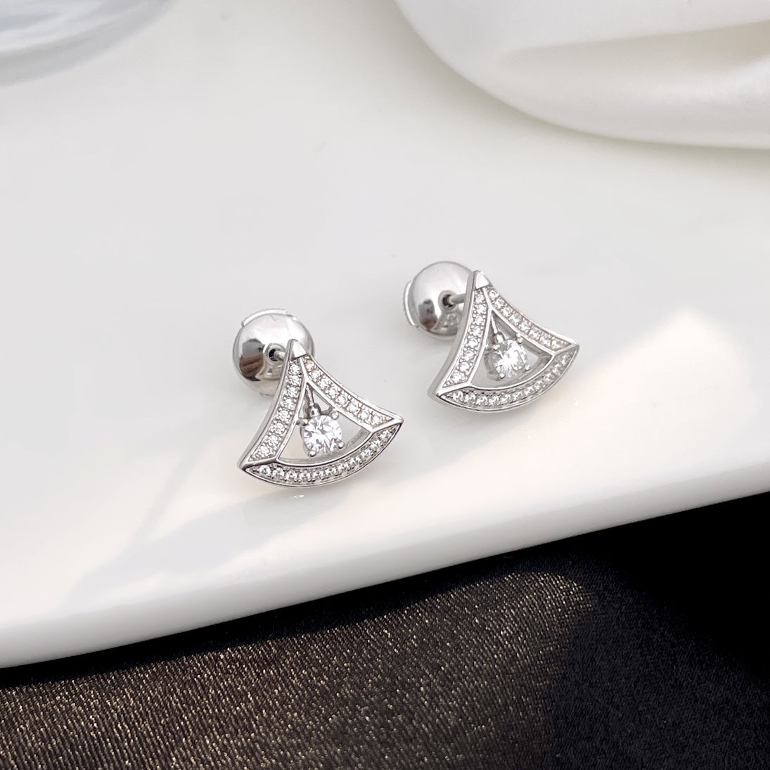 [Violet JW]DREAM MINI DIAMOND STUD EARRINGS