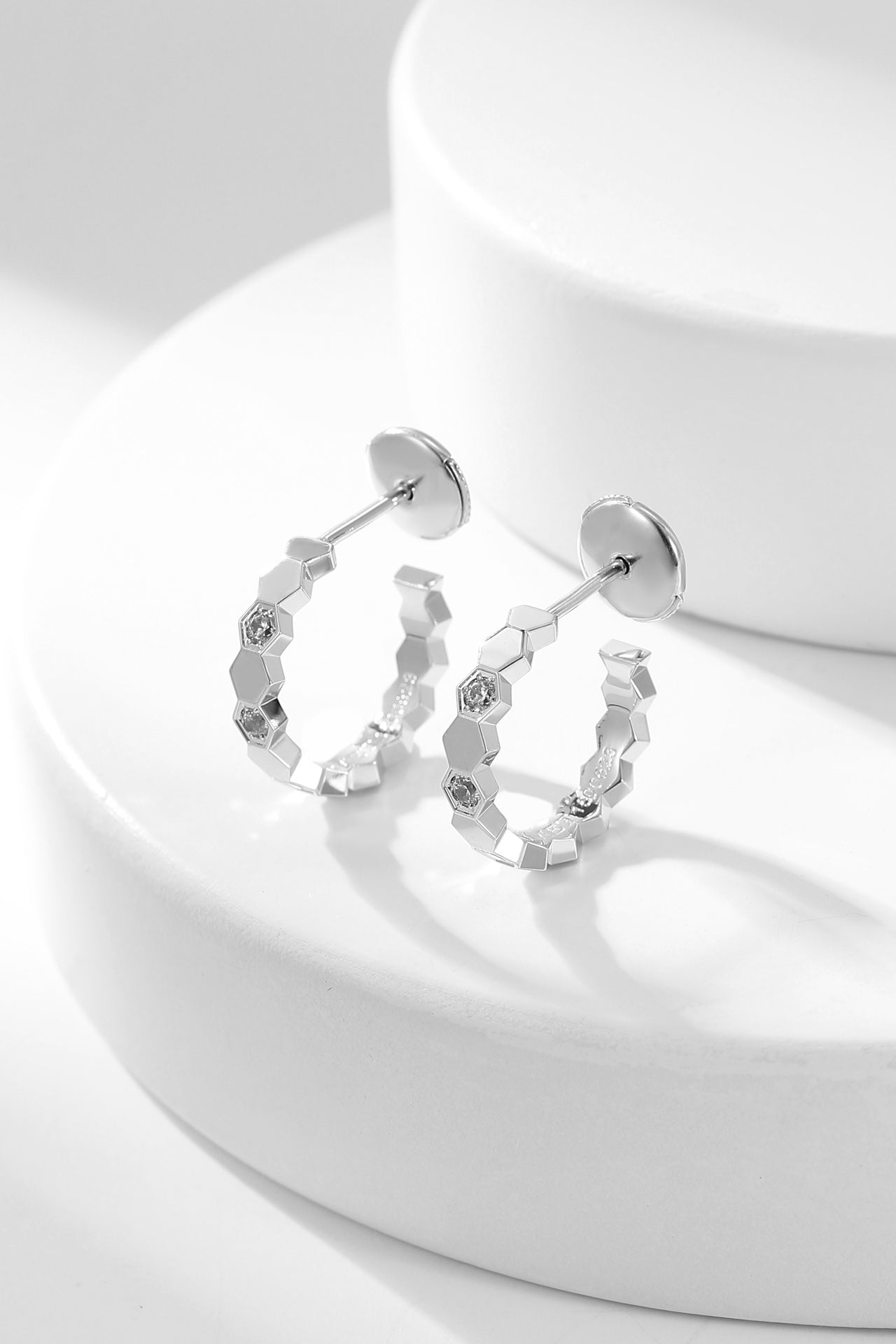 [Violet JW]BEE DIAMOND HOOP EARRINGS