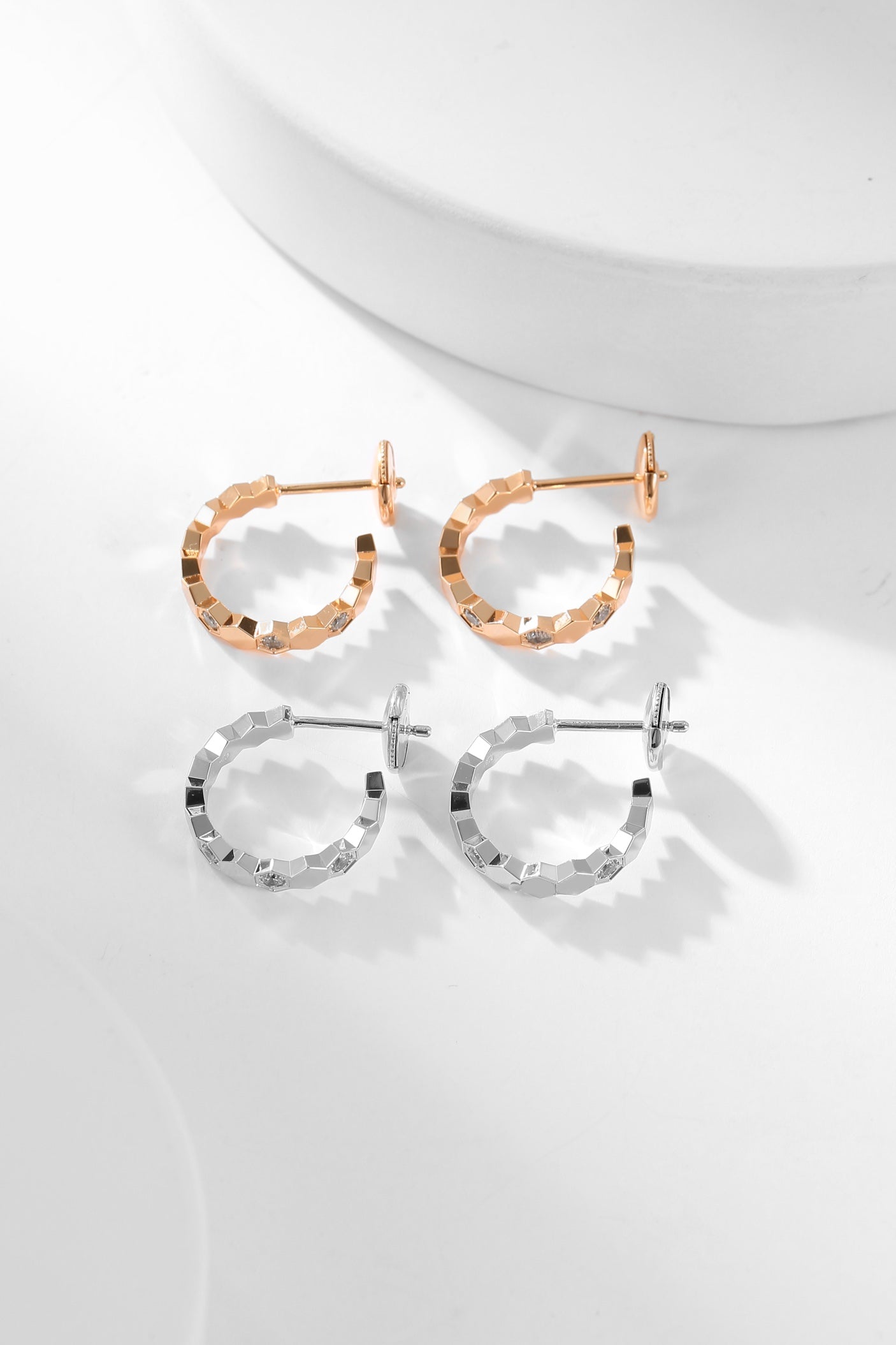[Violet JW]BEE DIAMOND HOOP EARRINGS