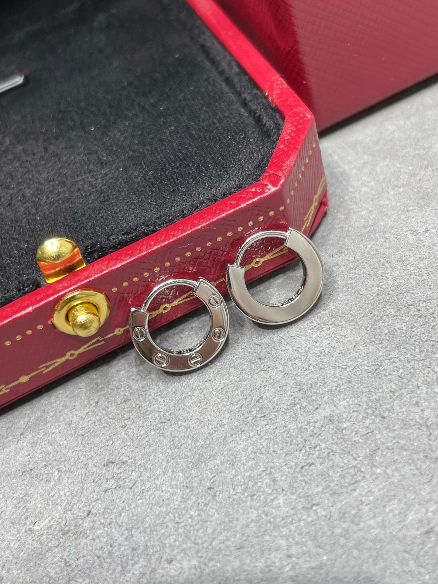 [Violet JW]LOVE MINI EARRINGS