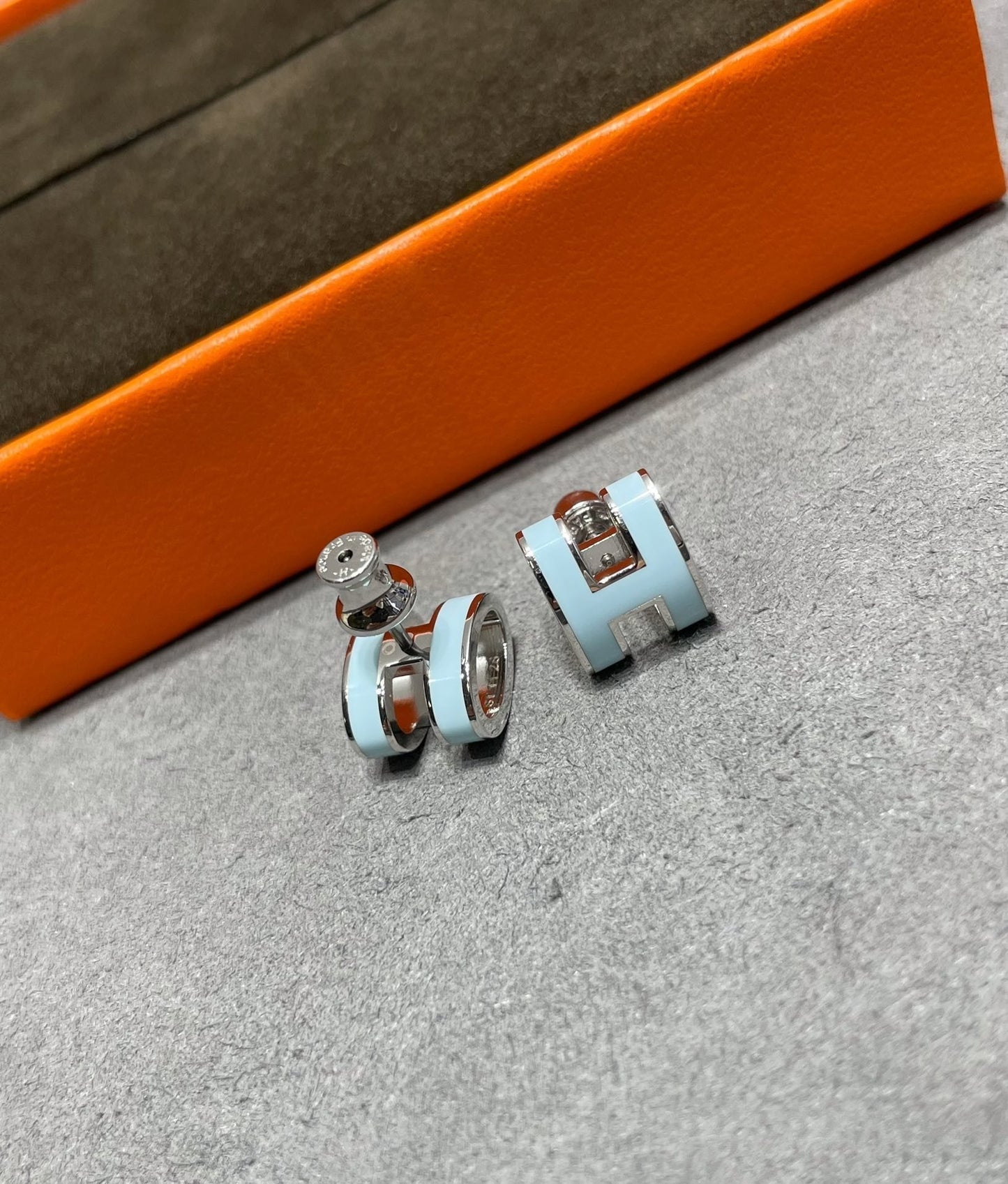 [Violet JW]POP H SKY BLUE STUD EARRINGS