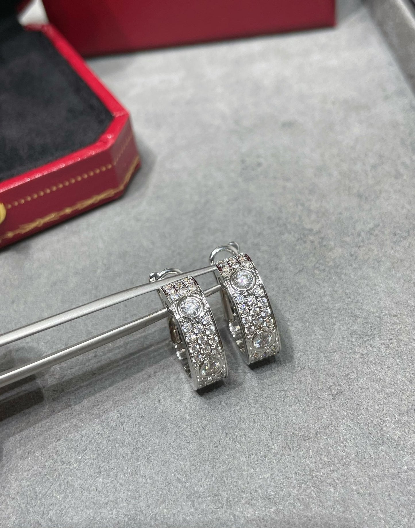 [Violet JW]LOVE 5.5MM DIAMOND PAVED EARRINGS