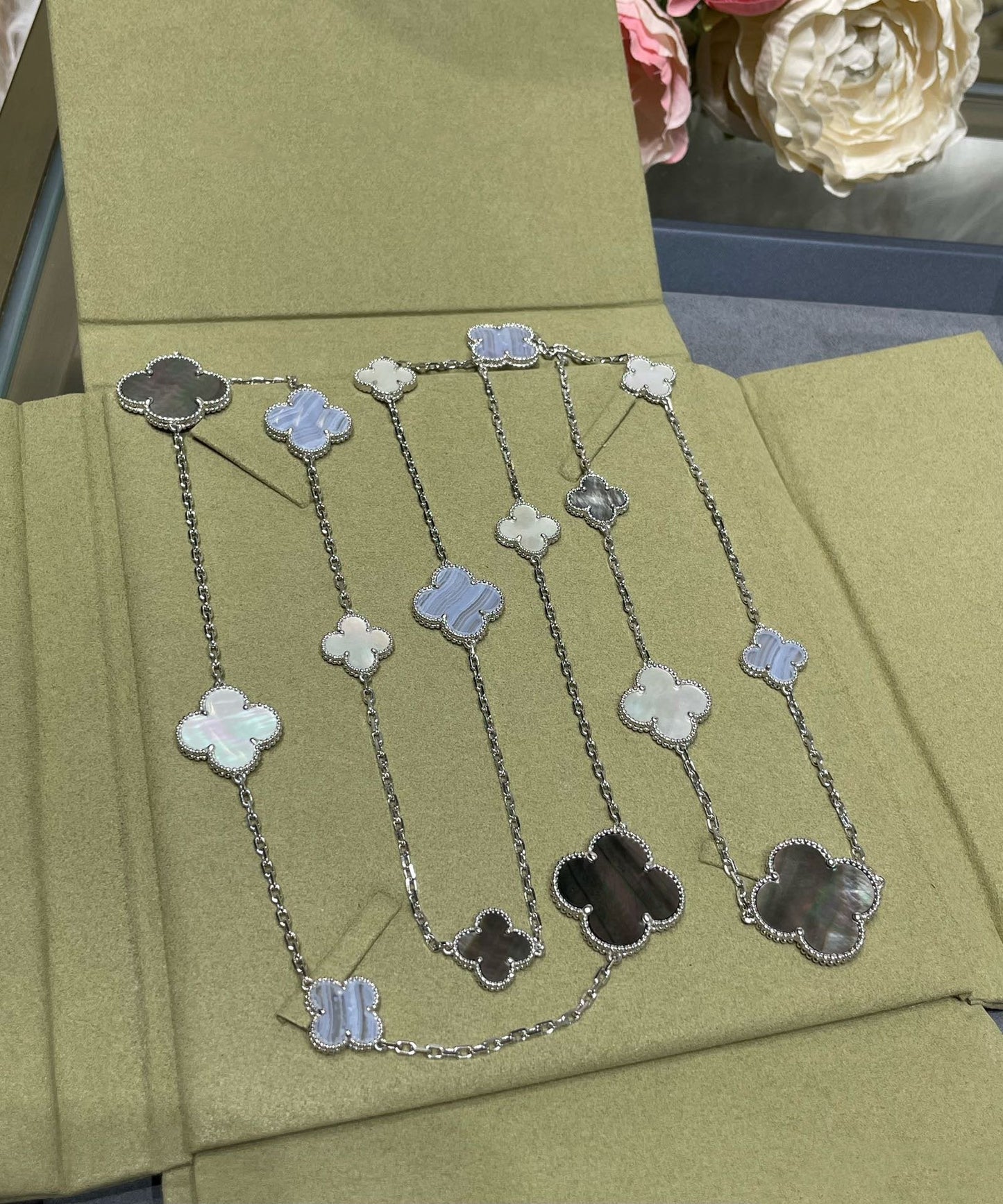 [Violet JW]CLOVER 16 MOTIF CHALCEDONY MOP SILVER NECKLACE