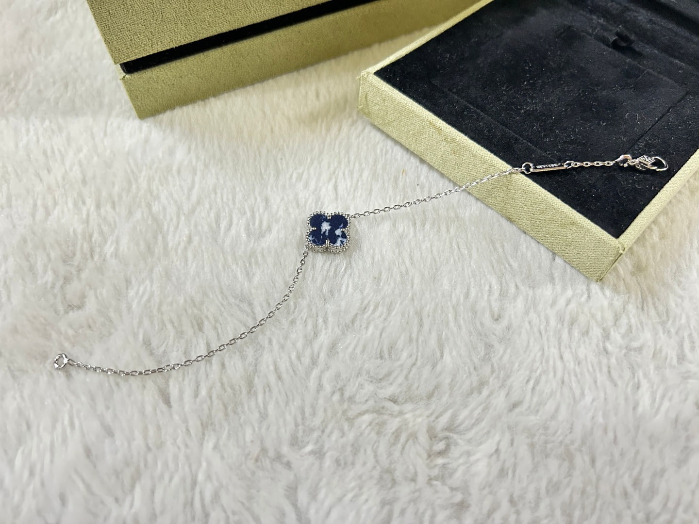 [Violet JW]CLOVER 1 MOTIF PIETERSITE BRACELET