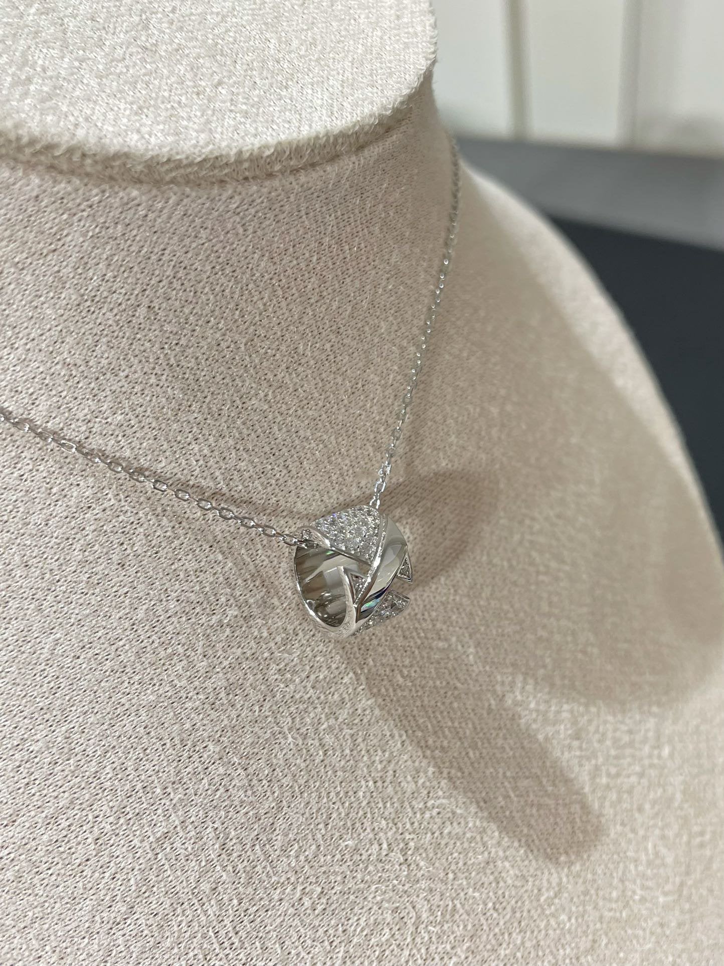 [Violet JW]LIENS EVIDENCE DIAMOND PAVED NECKLACE
