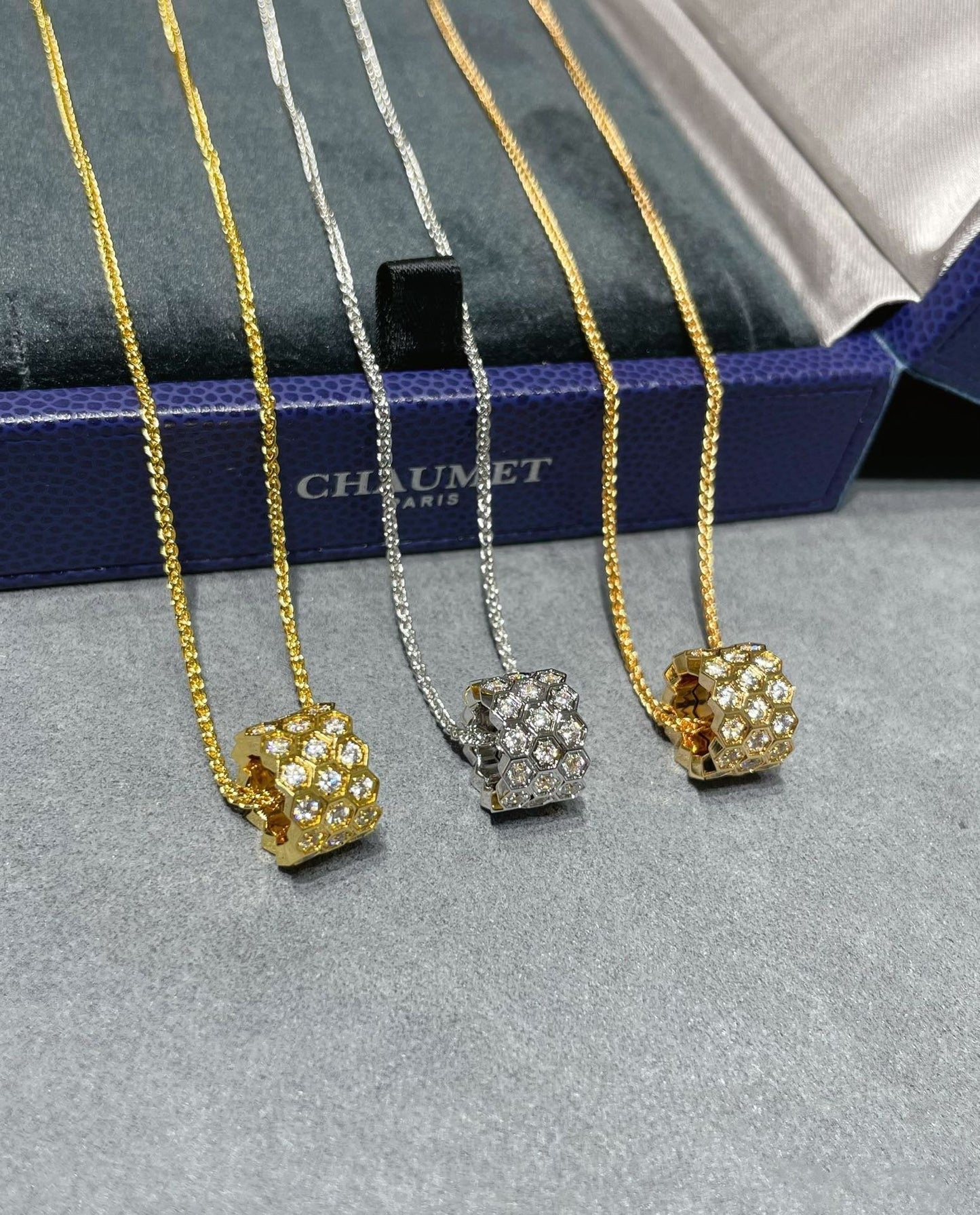 [Violet JW]BEE LOVE DIAMOND PAVED 3 ROW NECKLACE