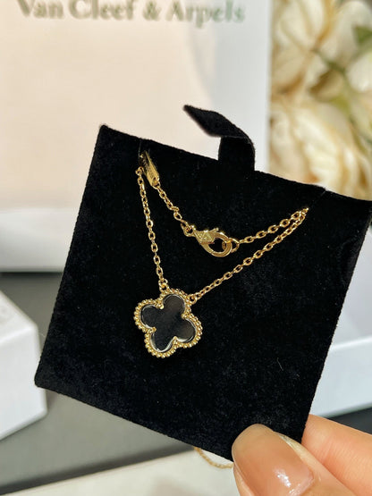 [Violet JW]CLOVER ROCK CRYSTAL ROSE GOLD NECKLACE