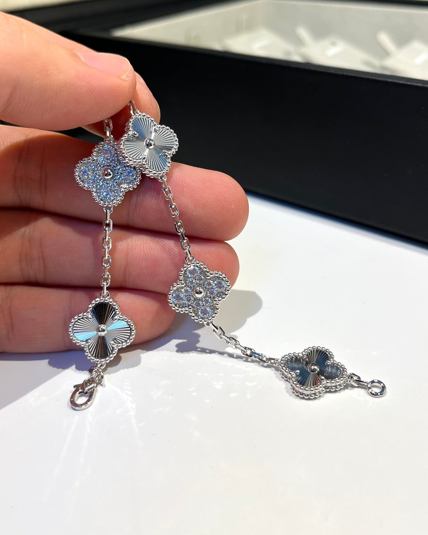 [Violet JW]CLOVER 5 MOTIF SILVER DIAMOND BRACELET